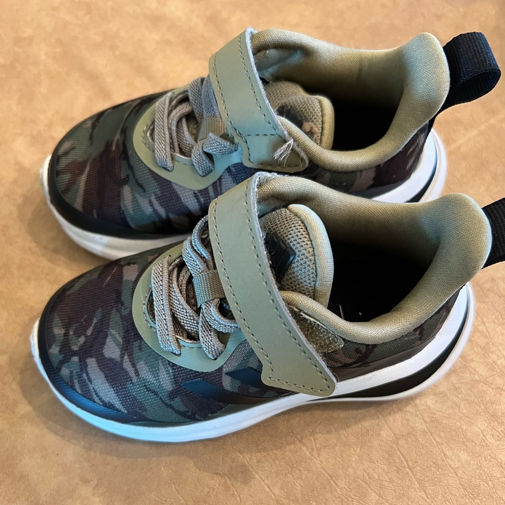 Camo Adidas Sneaker like new condition size 7